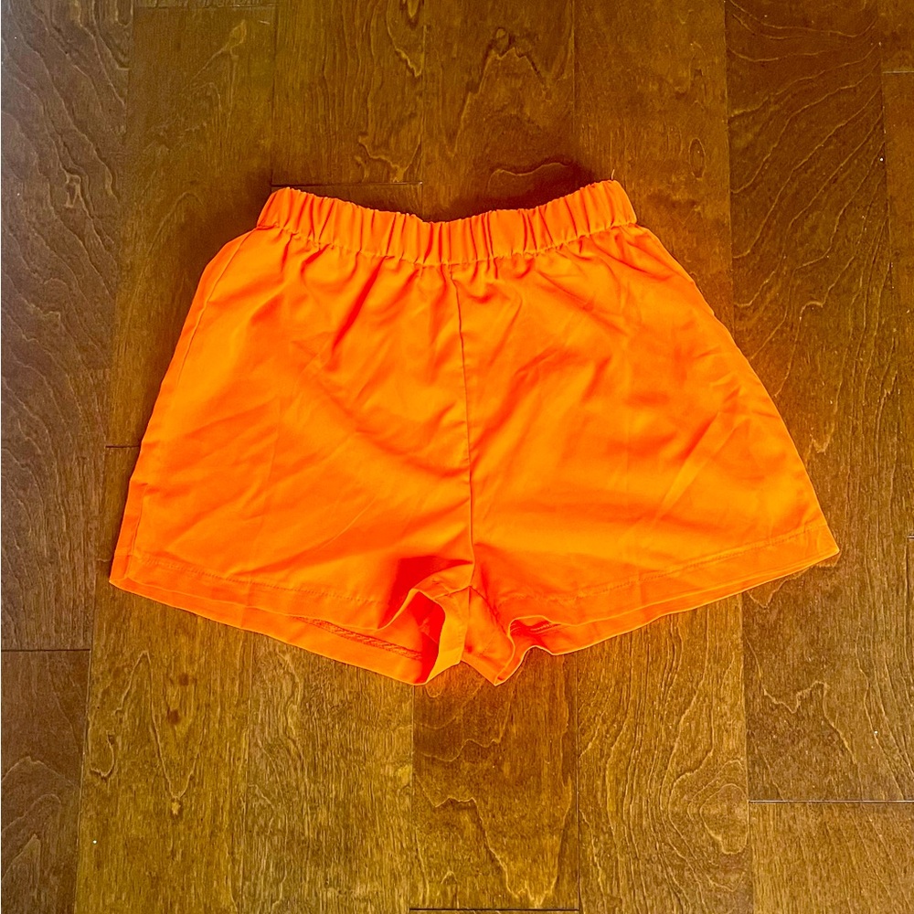 Shorts Orange
Size M